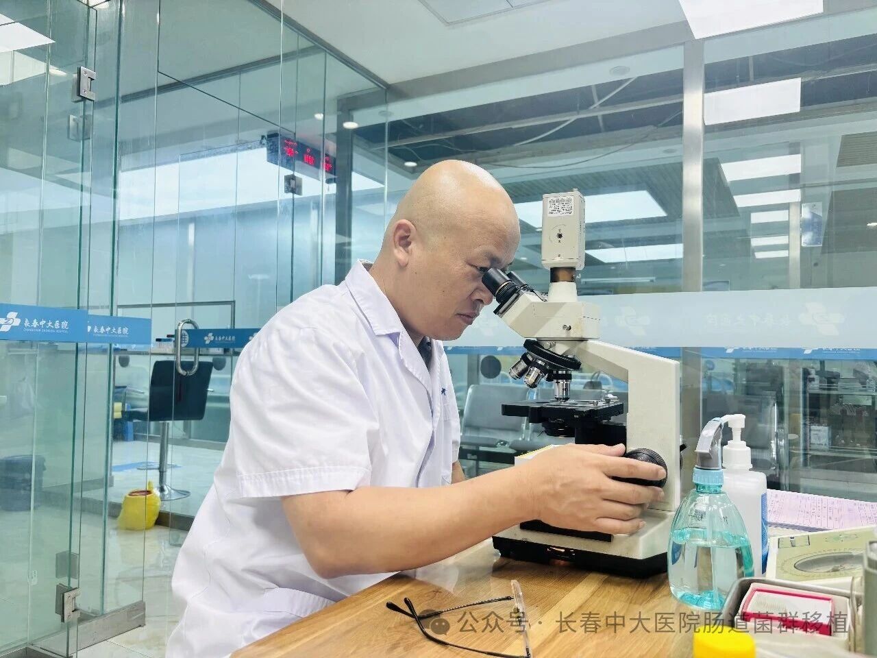 巴中市|高朋磊医师：左手男科临床，右手肠道菌群移植深入研究
